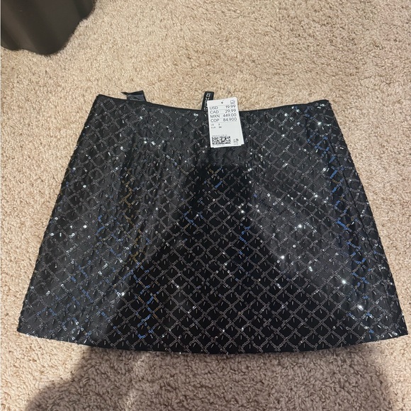 H&M Dresses & Skirts - Glam mini skirt